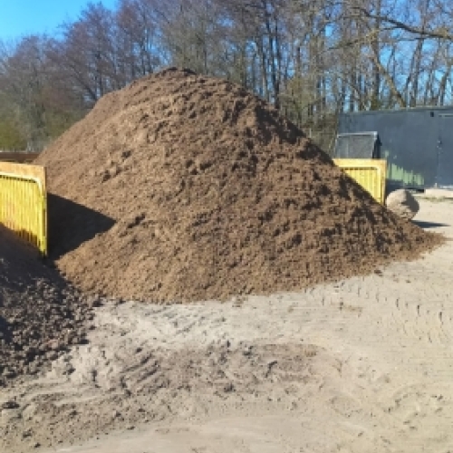 Stor bunke overskudsjord klar til jordmodtagelse og håndtering
